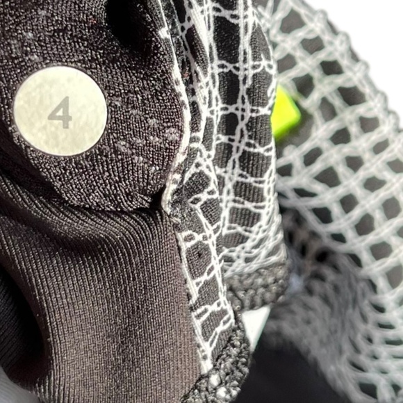 Lululemon Outrun Tight Size 4 Fall Net White Black / Black - Picture 14 of 14